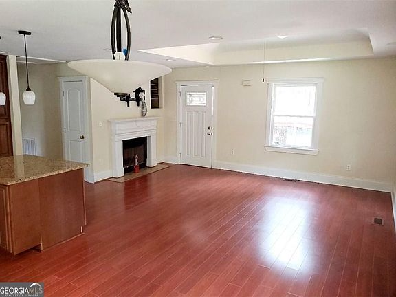 3rd image of 755 Maynard Ter SE