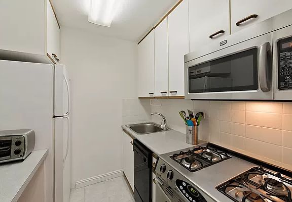 5th image of 155 W 68th St APT 2007