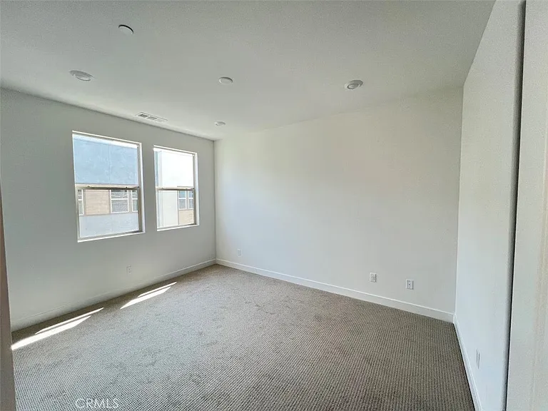 435 Mullberry Pl — Photo 32
