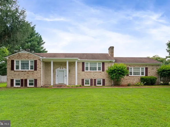 822 Back St, Port Royal, VA 22535