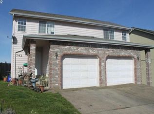 740 N Cloverleaf Loop, Springfield, OR 97477