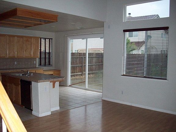 Kitchen / family room combo