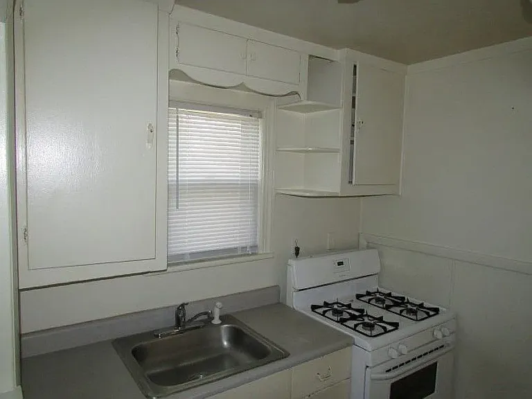 3336 N Sterling Ave — Photo 6