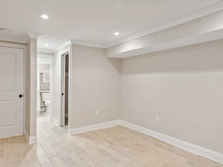 39 U St NE #1 — Photo 17
