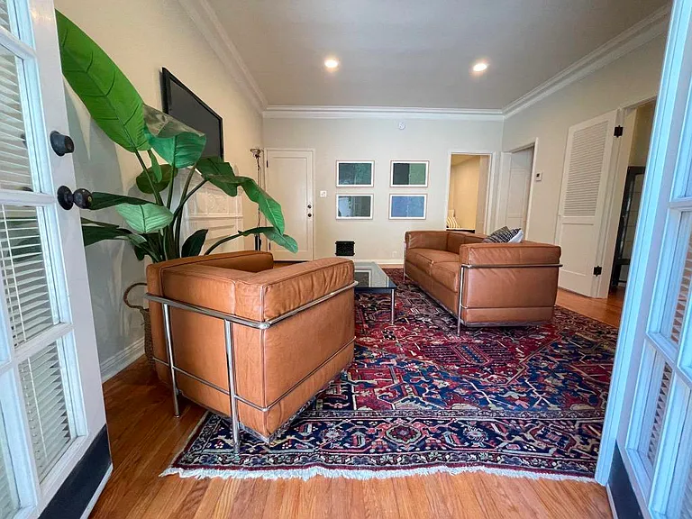 2285 N Beachwood Dr #5 — Photo 25