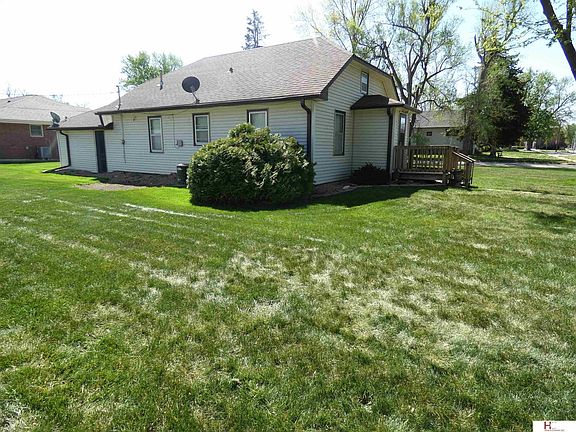 3rd image of 420 Maple St