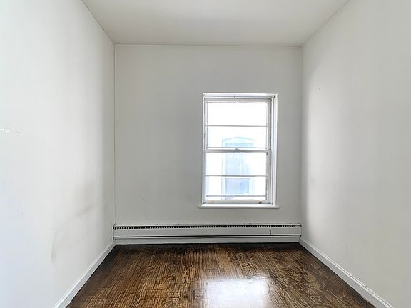 3rd image of 1220 Lexington Ave #4RN