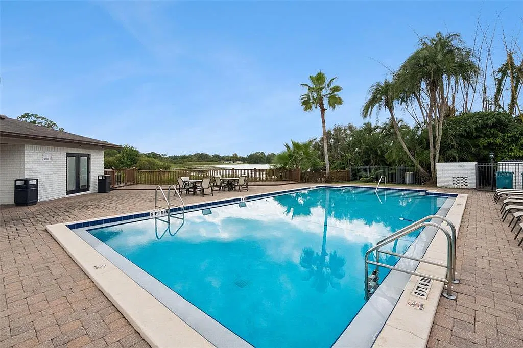 2 bed, 2.0 bath, 890 sqft, $1,950 — Photo 2