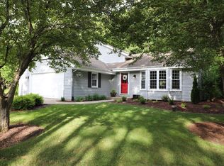 1646 Brookside Ct, Delafield, WI 53018