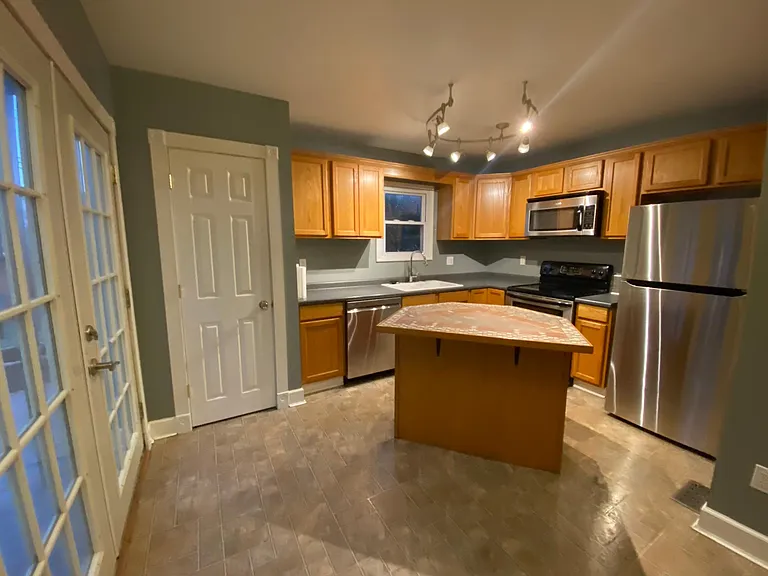 553 Bradley St — Photo 10