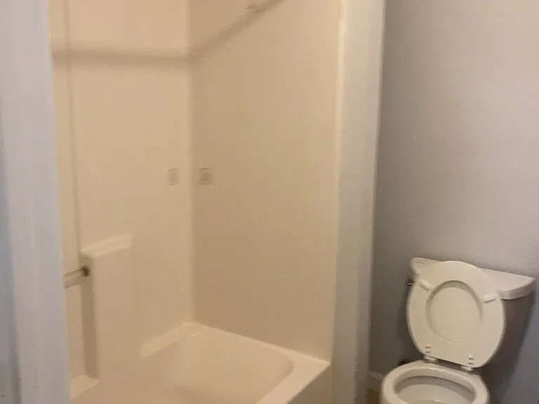 2 bed, 1.0 bath, $700 — Photo 9
