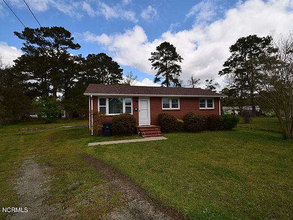 2nd image of 4 Elaine Ct