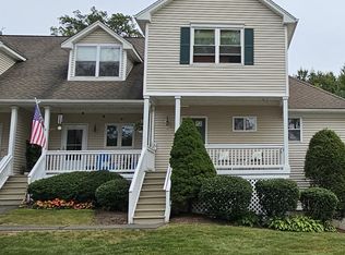 25 Copper Creek Cir #25, Newtown, CT 06470