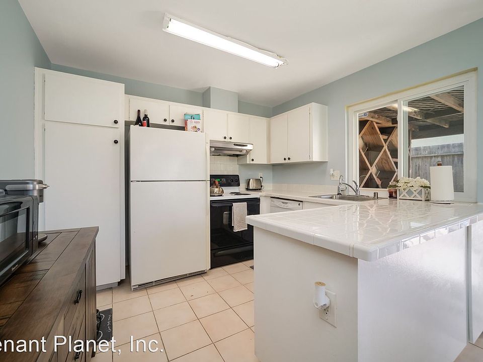 1st image of 1813 Queen Victoria Way