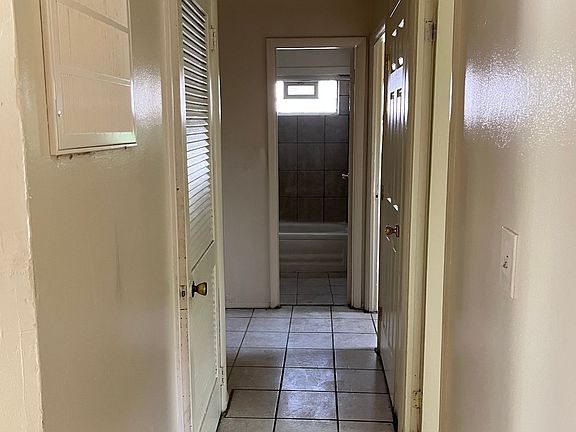 5th image of 640 Anna St