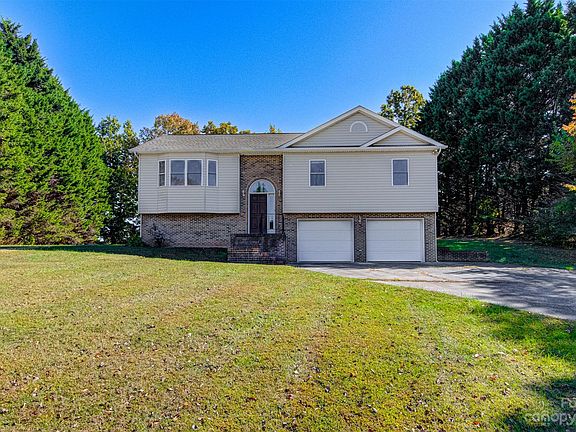 3rd image of 3921 Oakmont Ln