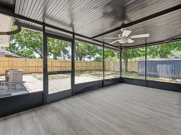 4th image of 3306 Laurel Dale Dr