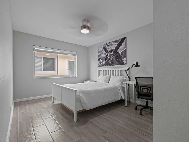 1007 NE 9th Ct — Photo 11