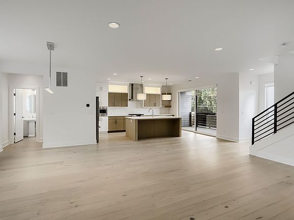 3rd image of 1741 SE Brooklyn St