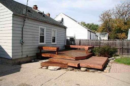 4th image of 19929 Elkhart St