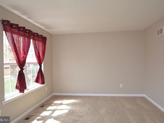 5th image of 111 Green Meadow Cir