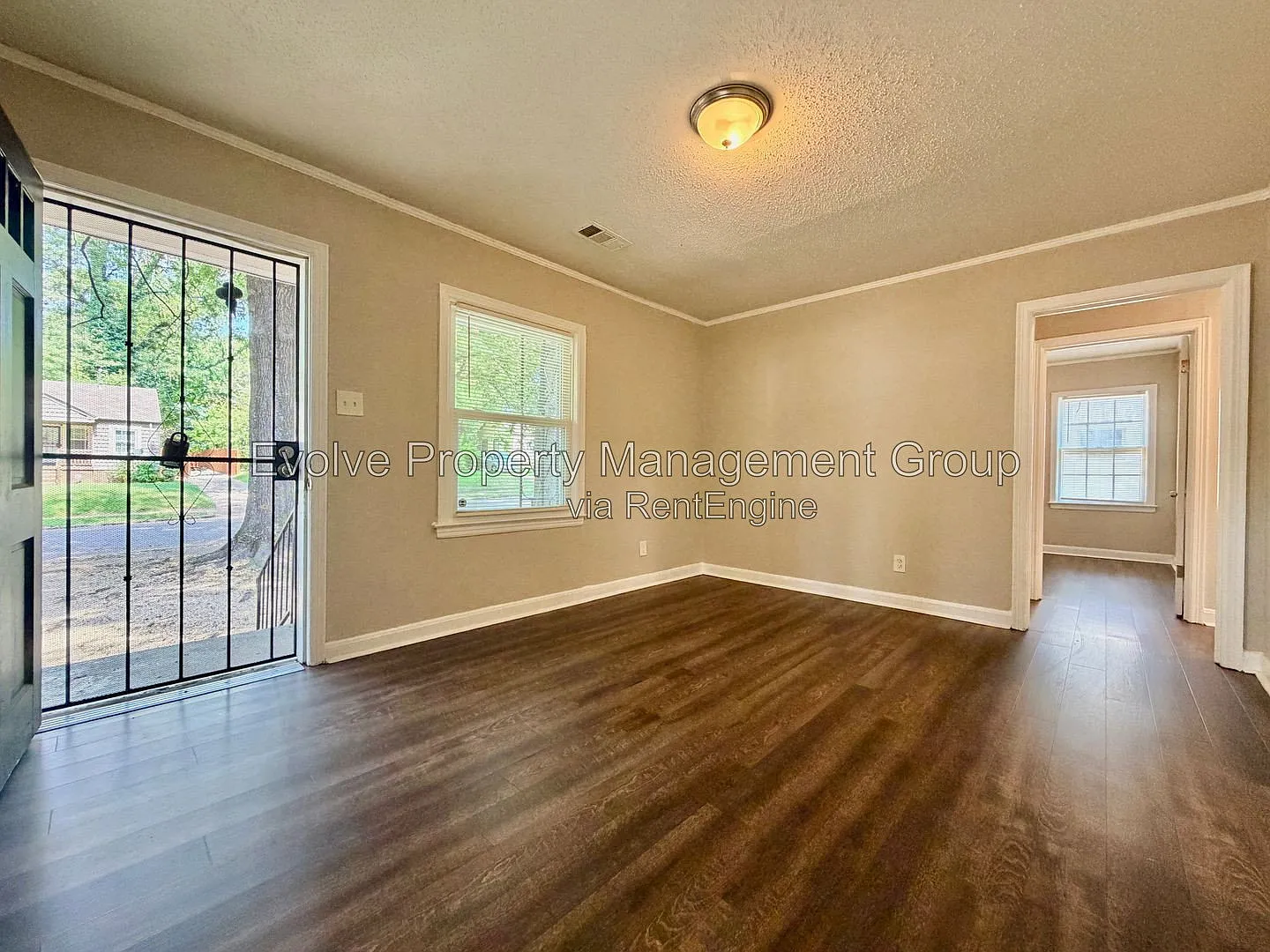 3 bed, 1.0 bath, 1000 sqft, $1,495 — Photo 2