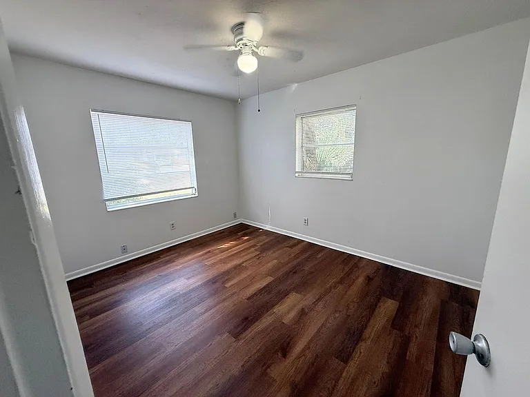 7609 Tacony Dr — Photo 13