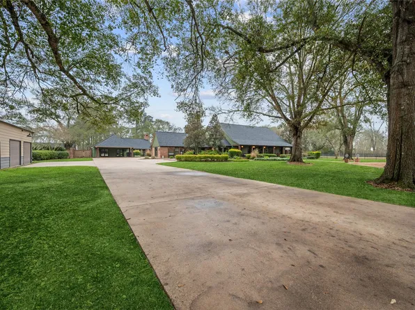 1395 Ford Ave, Dayton, TX 77535