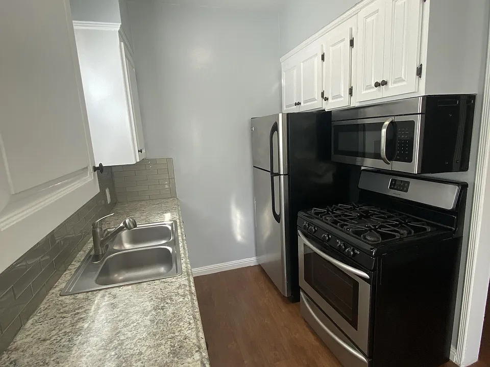 929 S Serrano Ave #202