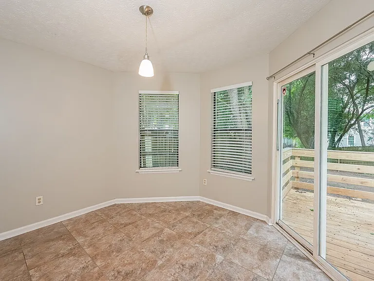 6052 Creekford Dr — Photo 5
