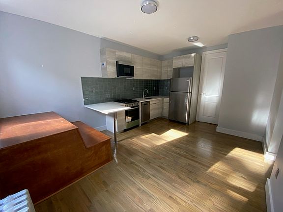 5th image of 495 Washington Ave APT 1A