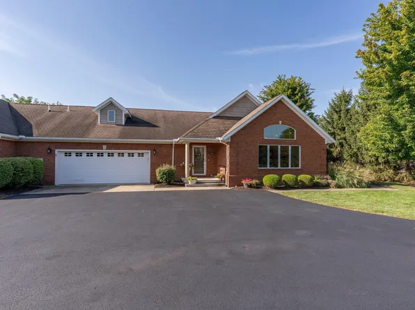 1082 Damon Dr, Washington Court House, OH 43160