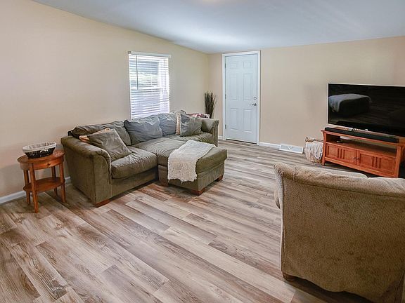 4th image of 3307 Oakwood Ave