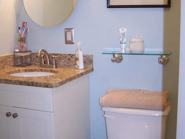 27 Craven Ave — Photo 5