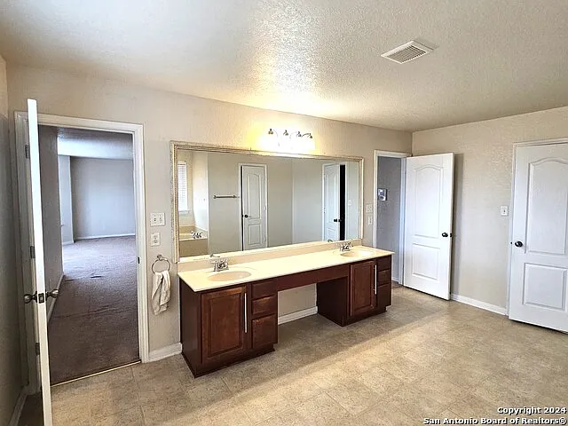 208 Springtree Cv — Photo 22