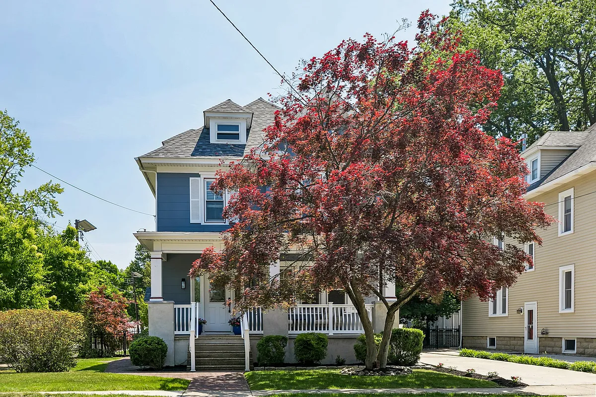 Building Photo - 30 E Linden Ave