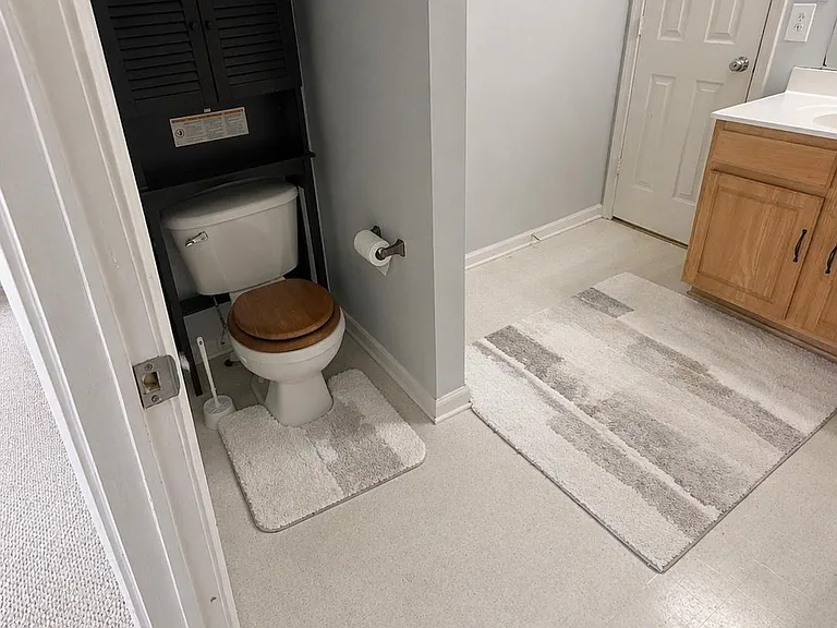 203 Regina Ln — Photo 8