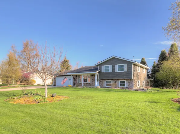 8705 Summit Ct, Zeeland, MI 49464