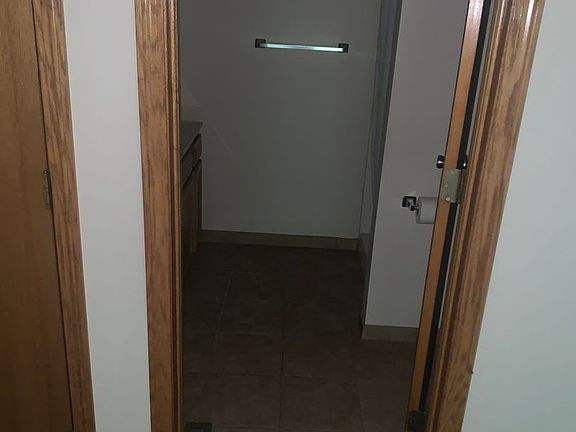 3rd image of 927-975 W Wilson St #08c01d2b2