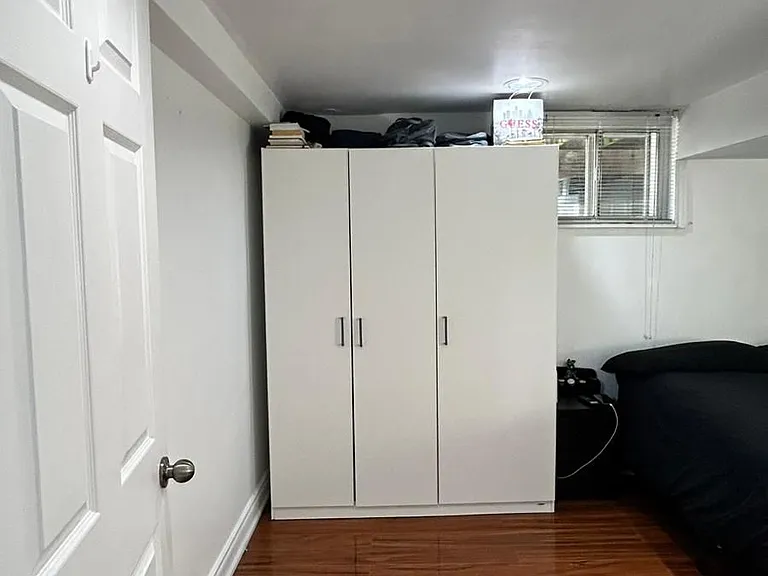 8 Runnymede Rd #LOWER — Photo 11