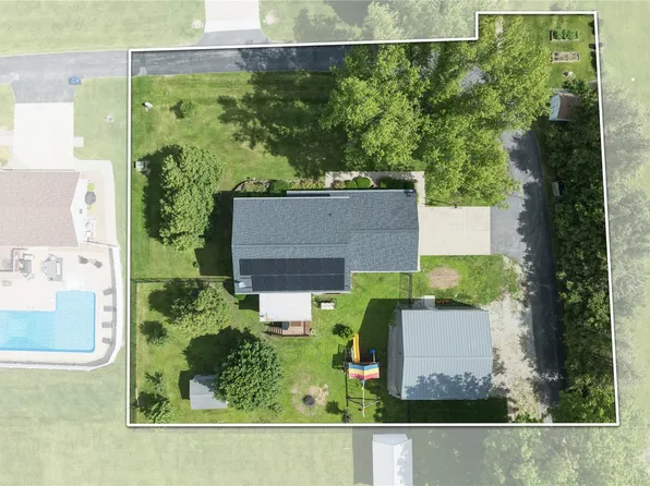 110 3rd St, Watkins, IA 52354