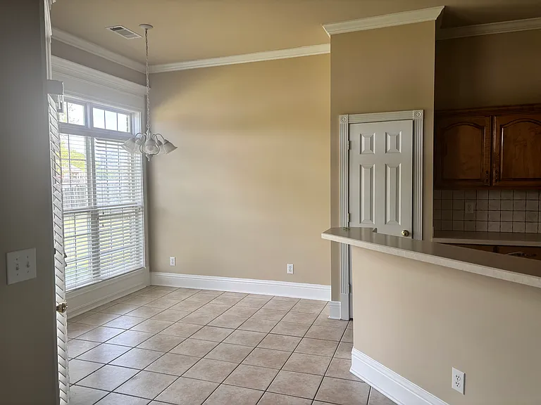 3225 Hammond Dr — Photo 9