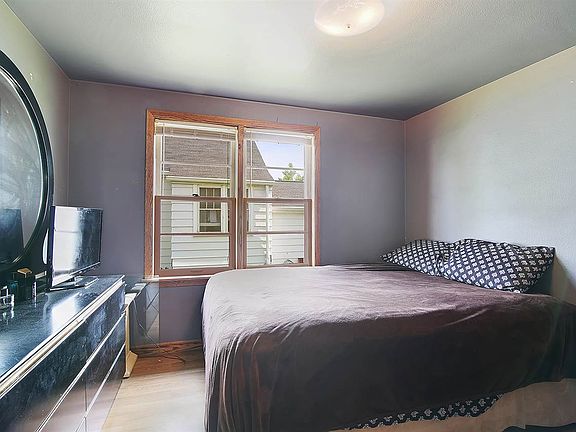 4th image of 1329 Wirtz Ave
