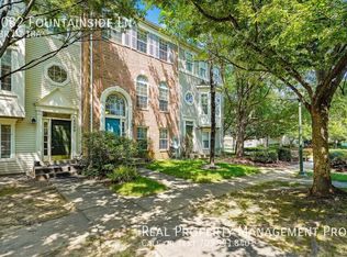 4082 Fountainside Ln, Fairfax, VA 22030