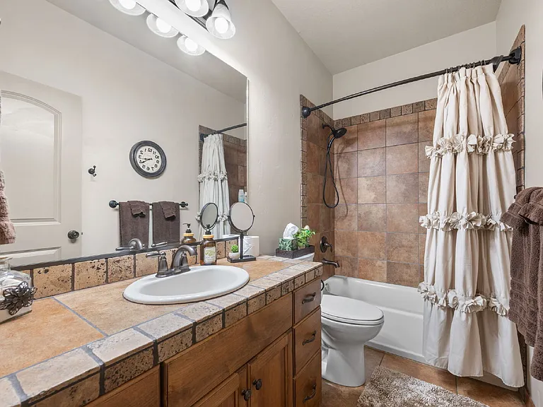 481 W Omni Ln — Photo 19