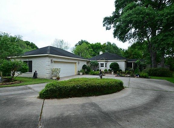 3rd image of 703 Bull Ln