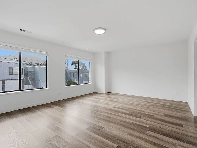 228 Abbot Ave — Photo 10