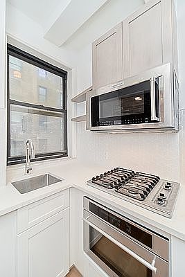 4th image of 135 E 50th St APT 8A