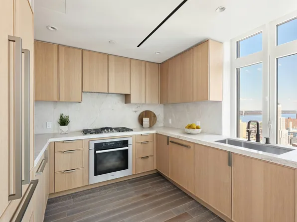 543 West 122nd Street 27A image 3 of 15