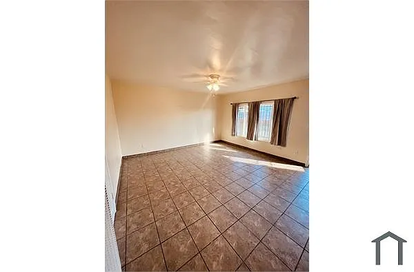 Building Photo - 612 W 81st St #7